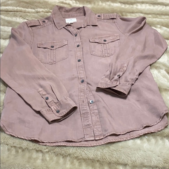 ‼️SALE‼️ AE Button Down Shirt - Picture 3 of 4